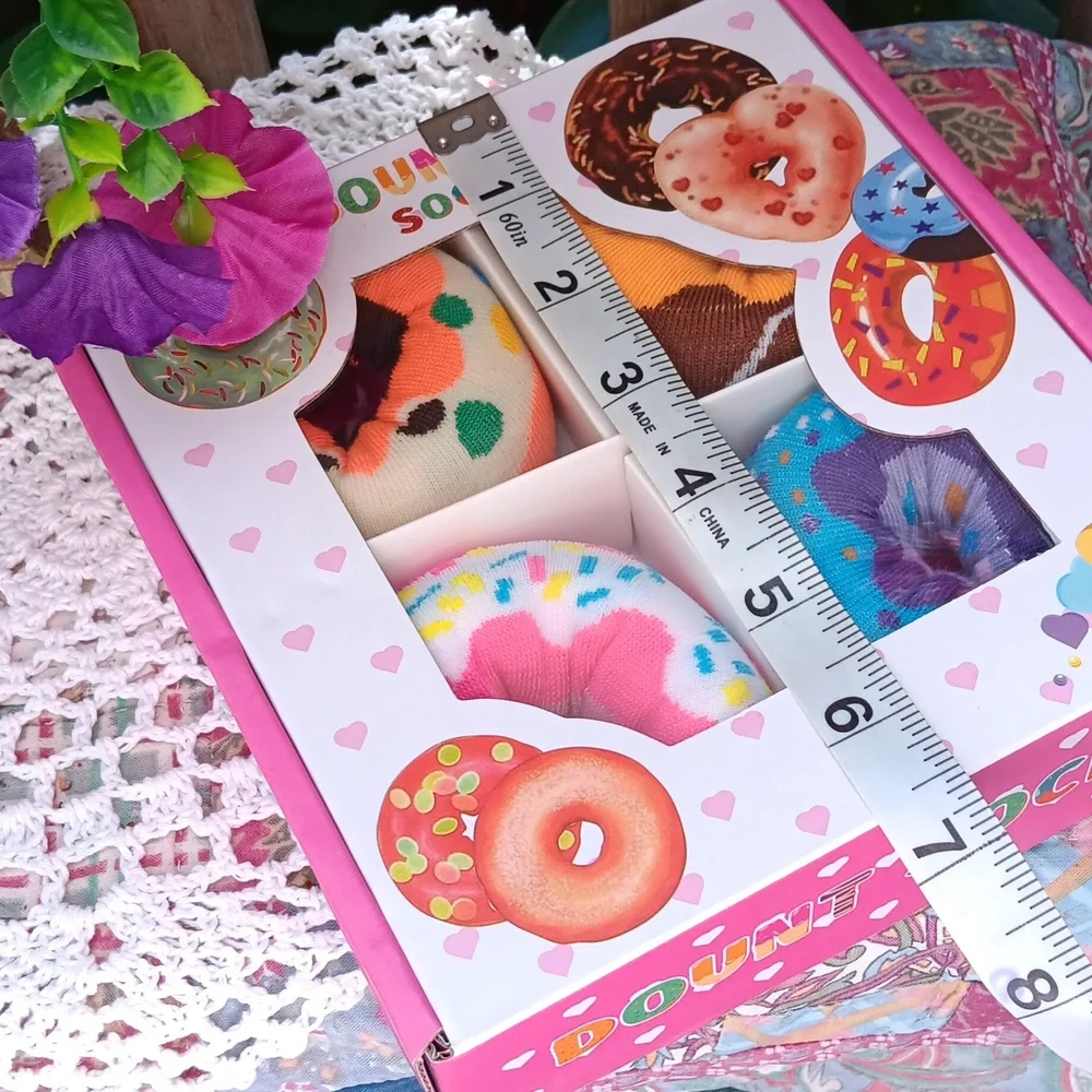 🆕️LAST BOX🍩DONUT NOVELTY COLORFUL UNIQUE SOCKS/ SET OF 4 IN BAKERY BOX